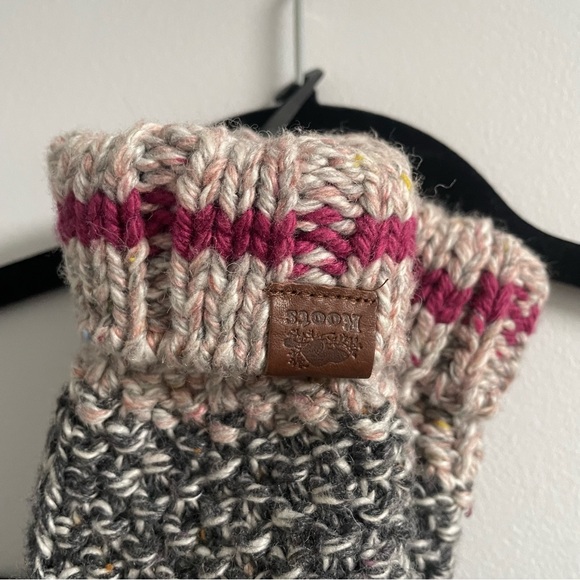 NWT Roots Kids mittens (size large) - Picture 4 of 7